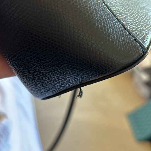 EUC 👜 GUESS purse with zipper - Picture 7 of 11